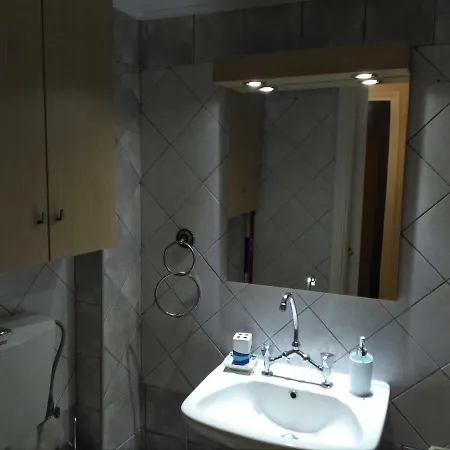 Zefi's * Néa Péramos