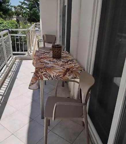 Zefi's Néa Péramos